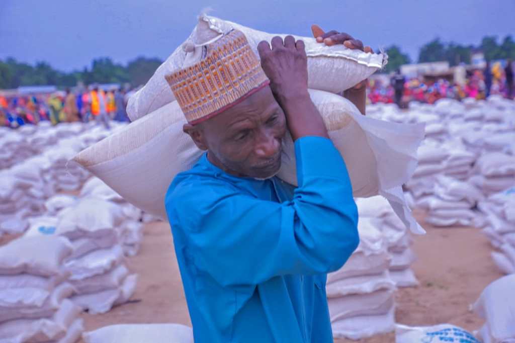 Borno State Government Distributes Food Palliatives to 3000 Households Amid Fuel Subsidy&nbsp;Removal