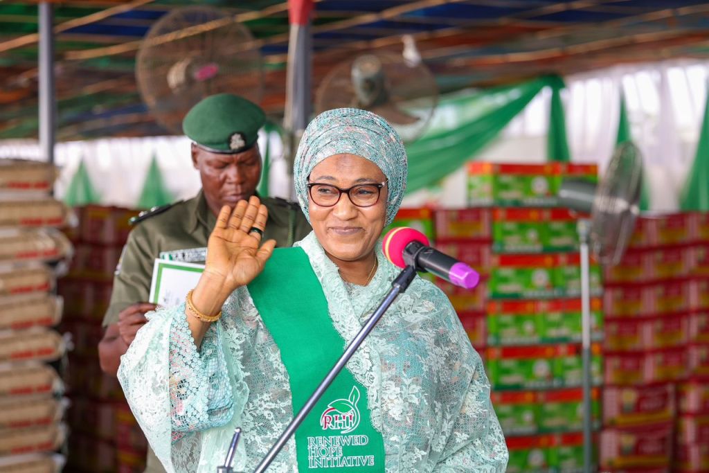 First Lady Oluremi Tinubu Spreads Hope with Food Distribution in Ekiti&nbsp;State